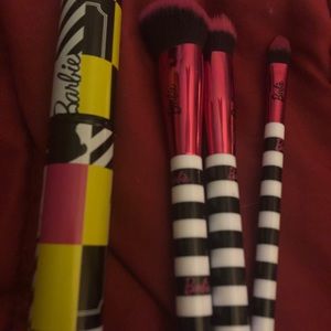 Barbie makeup brush set